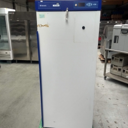 Refrigerator pharmacy Dometic